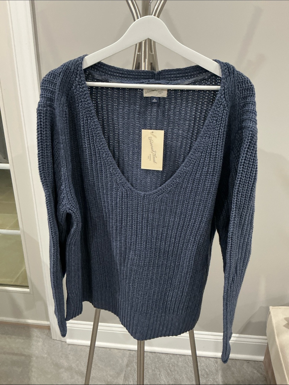 Navy V-Neck Ribbed Knit Sweater - Picture 5 of 7